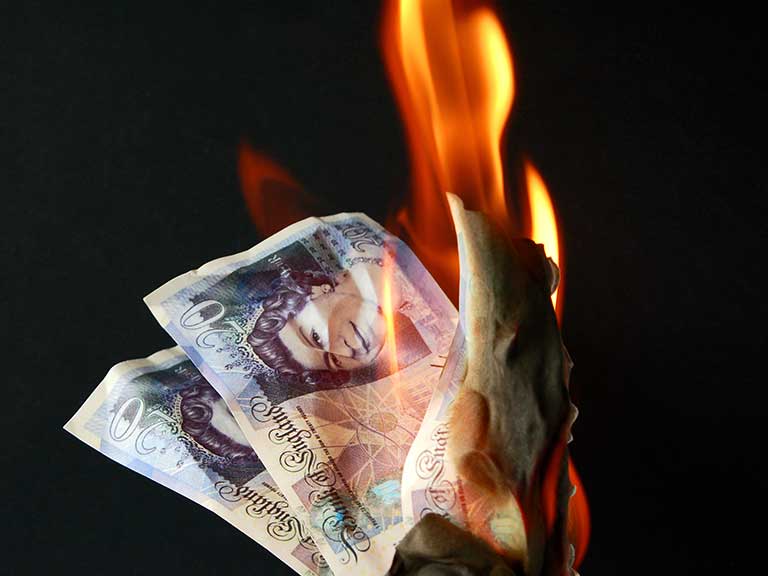 financialproductstoavoidshutterstock 549253327768